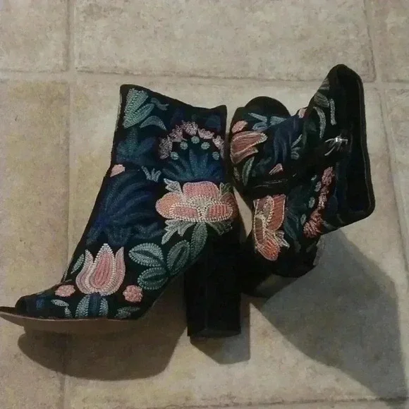 Rebecca Minkoff Black Teal Peach Billie Floral Embroidered Peep Toe Boot Sz 6.5 - Picture 4 of 8